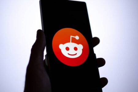 Claude-maker Anthropic aangeklaagd door Reddit